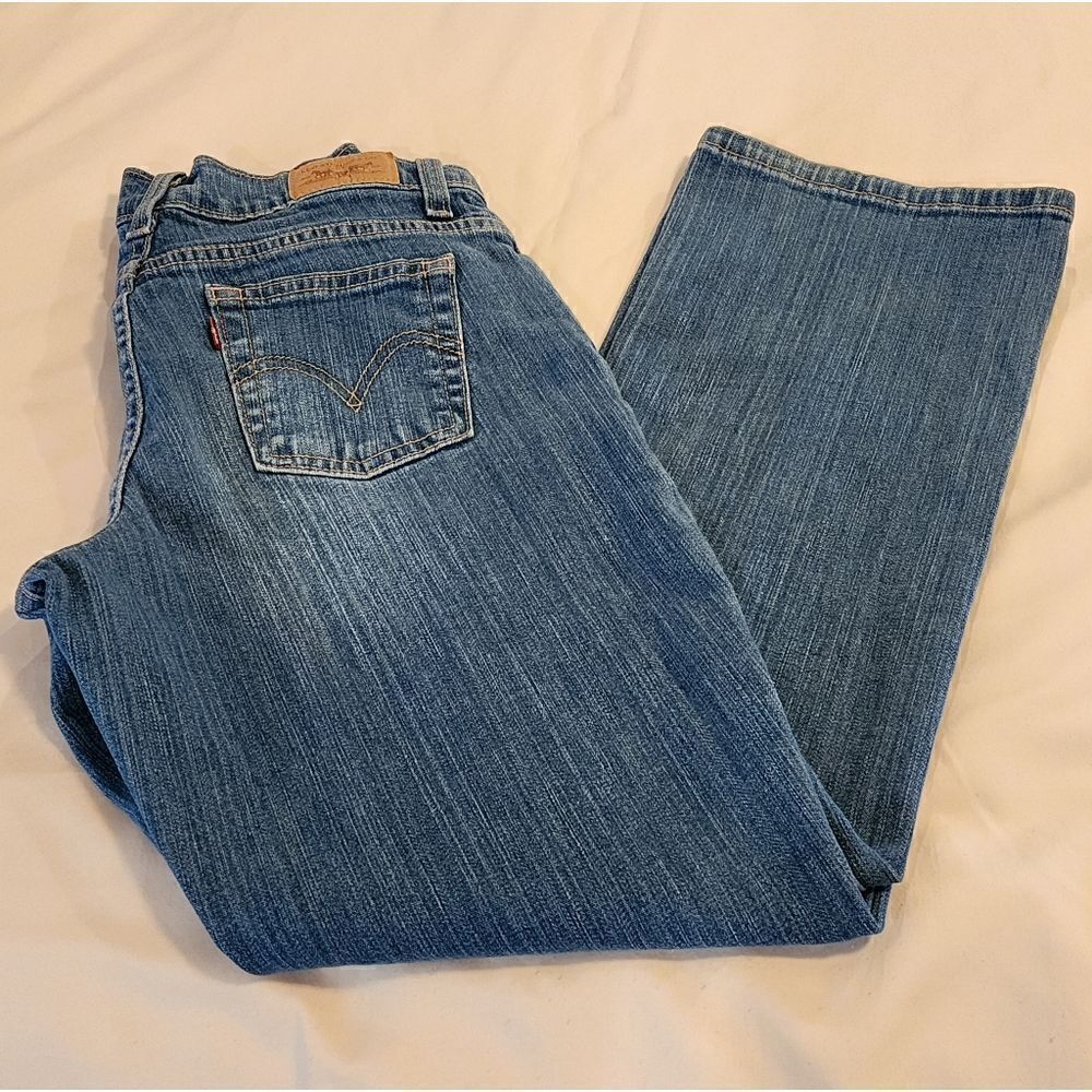 Levi's 550 Relaxed Boot Cut Size 6 Short